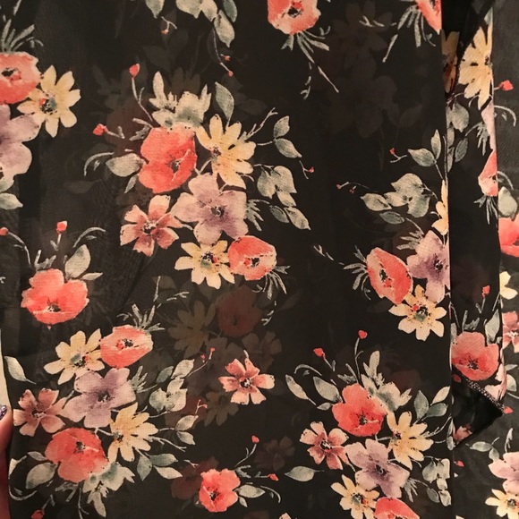 Lularoe Small NWT Black Floral Shirley Kimono - Picture 4 of 4